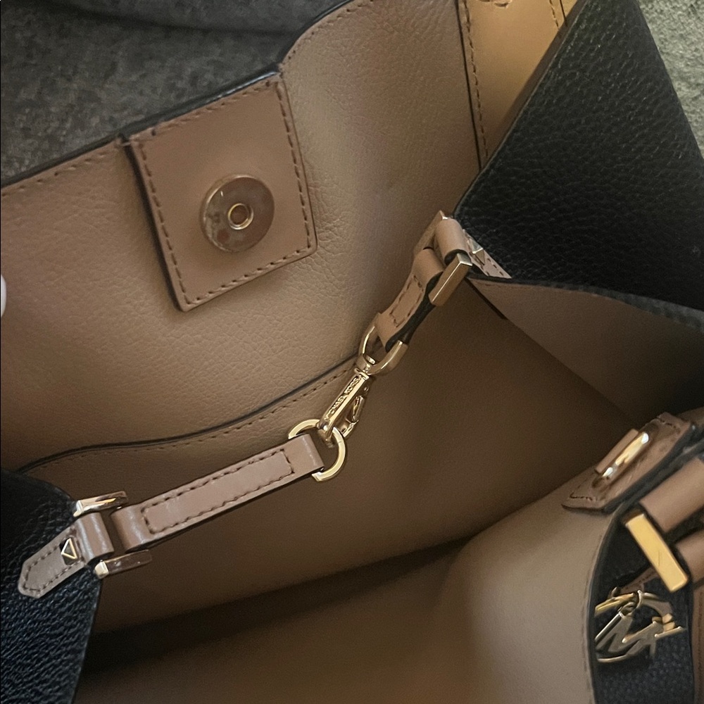 Michael Kors Black and Tan Shoulder Bag - Picture 3 of 12